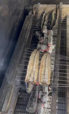 １０.炭火で丁寧に焼く